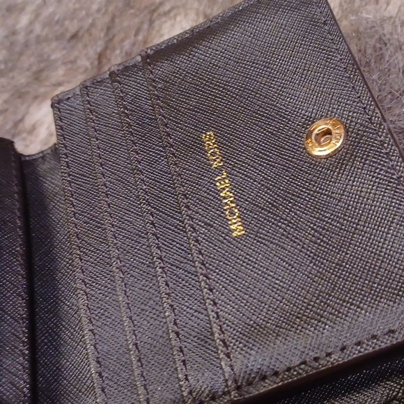 Michael Kors  wallet - Picture 10 of 16